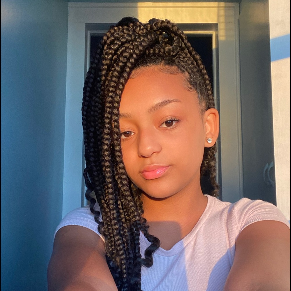 Meet your Posher, Angie 🧚🏾‍♀️!